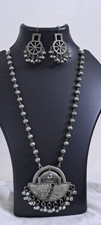 Exclusive light weight silver oxidised set.