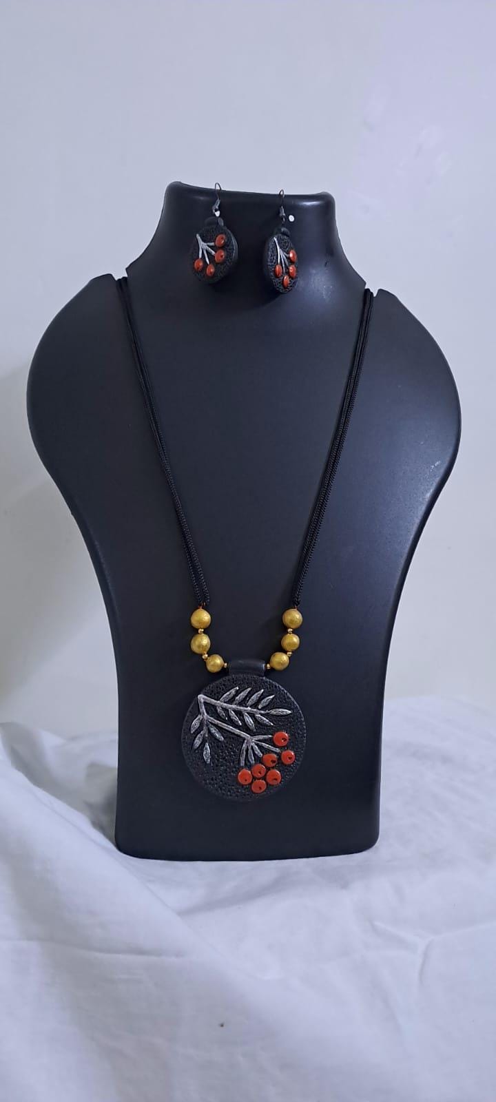 Terracotta pendant necklace