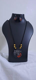 Terracotta pendant necklace