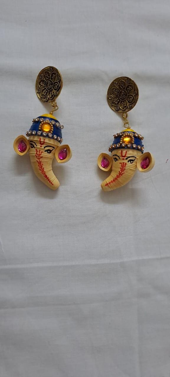Paper quilling Ganesha earrings