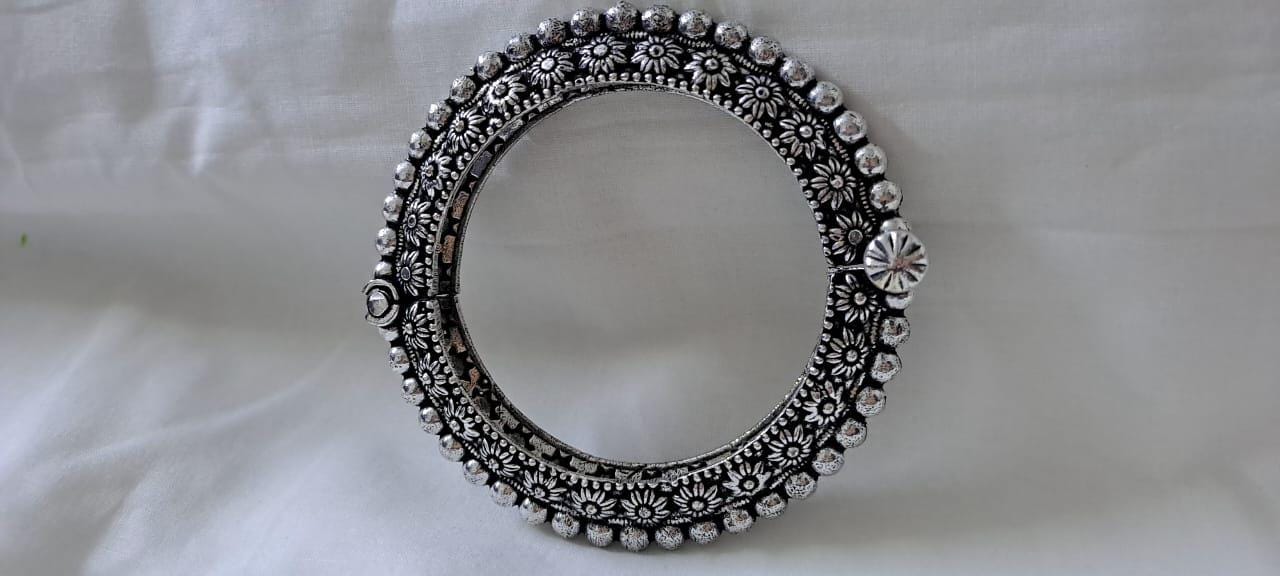 Silver oxidised bracelet/kada