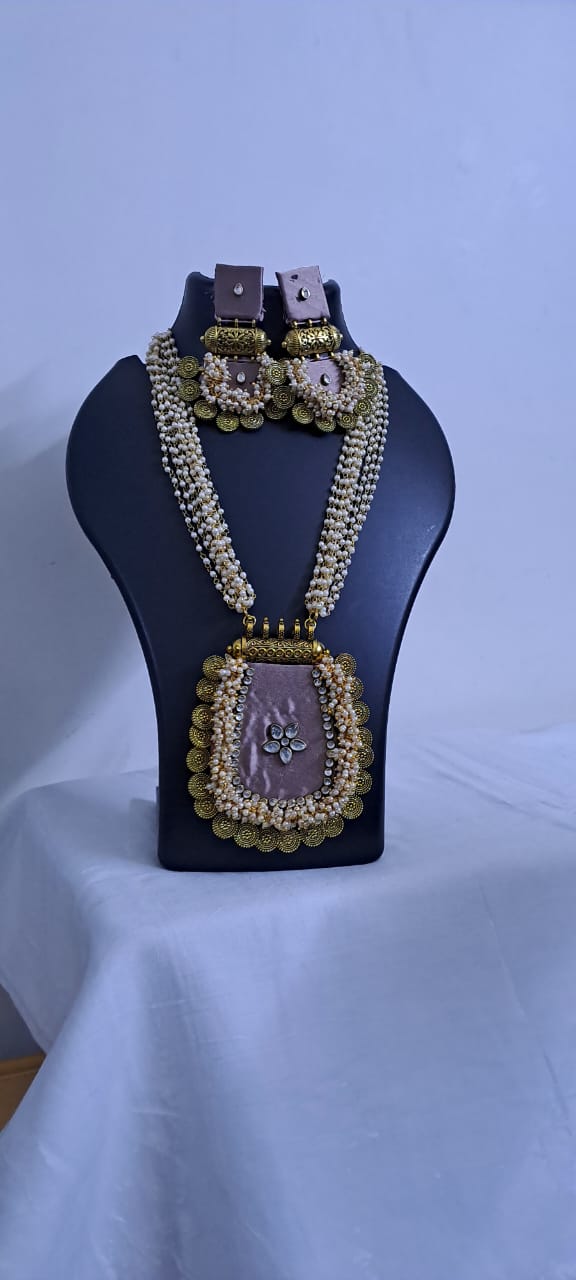 Exclusive Jewellery with Loreal and Golden Oxidised Charms