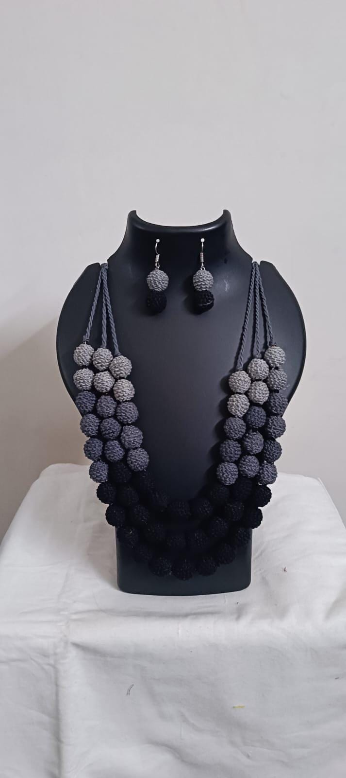 Exclusive 3 layers black thread beads necklace set with matching earrings