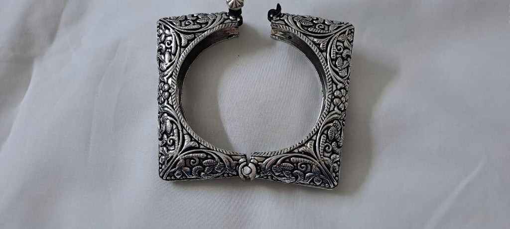 Silver oxidised bracelet/kada