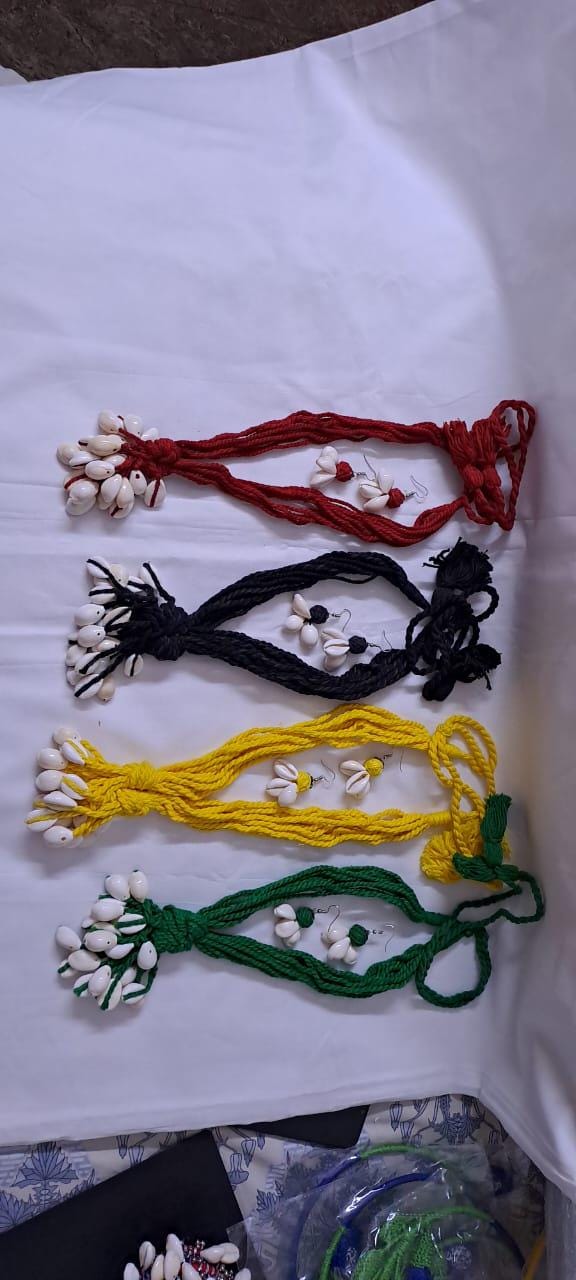 Exclusive combo shell necklaces  and matching earrings (4 sets)