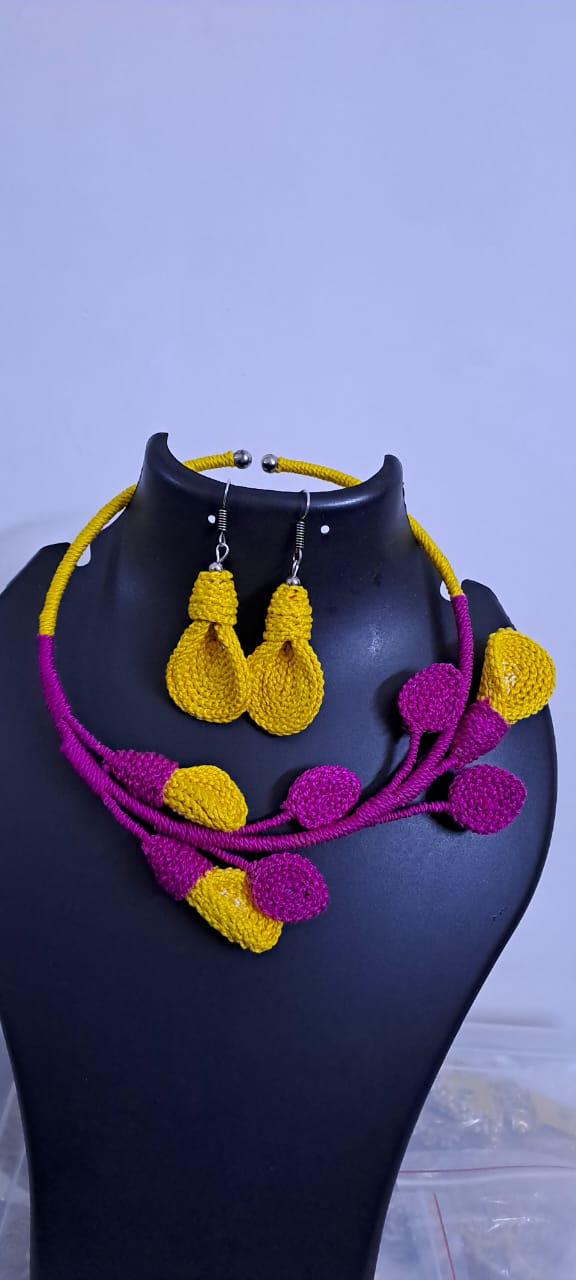 Exclusive hasuli necklace set with attractive flowers n matching earrings