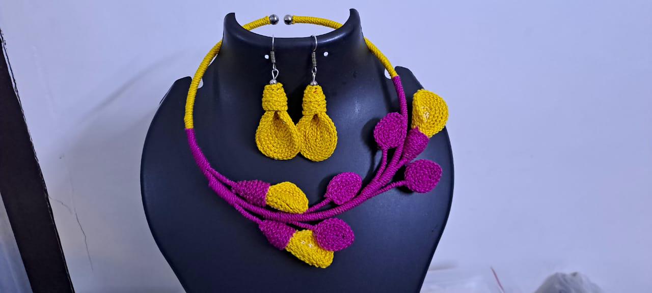 Exclusive hasuli necklace set with attractive flowers n matching earrings