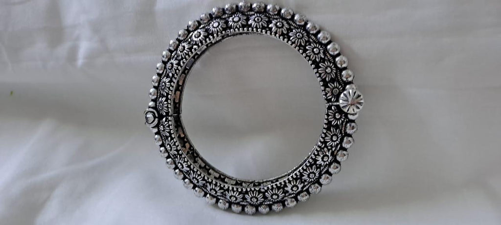 Silver oxidised bracelet/kada