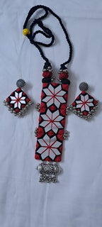 Kutchwork glass necklace set with matching earrings