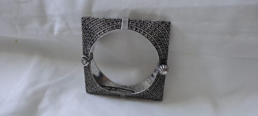 Silver oxidised bracelet/kada