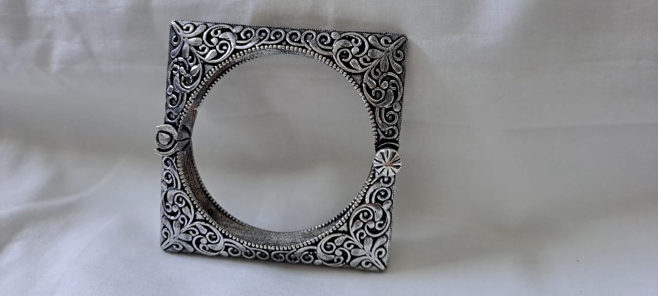 Silver oxidised bracelet/kada
