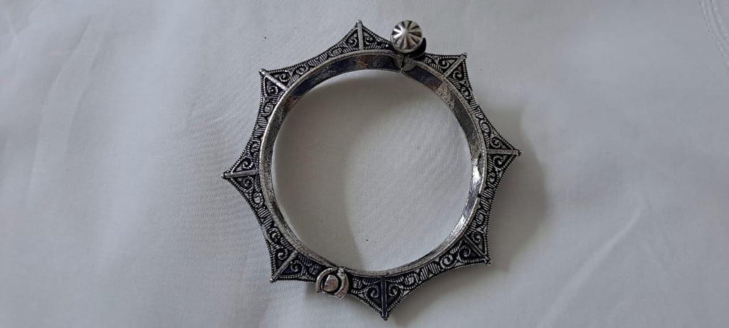 Silver oxidised bracelet/kada